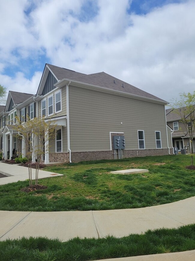Building Photo - COMING SOON! Beautiful Townhome in Columbi...