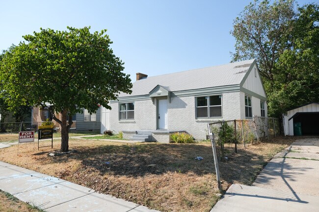 Building Photo - 1537 NE 20th St