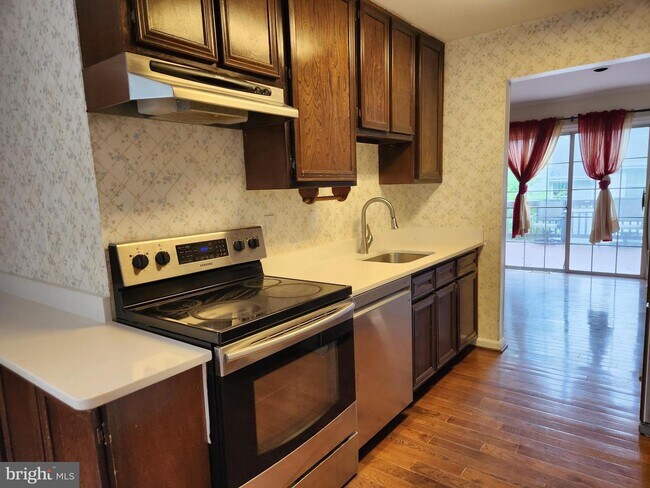 Building Photo - 10256 Fern Pool Ct