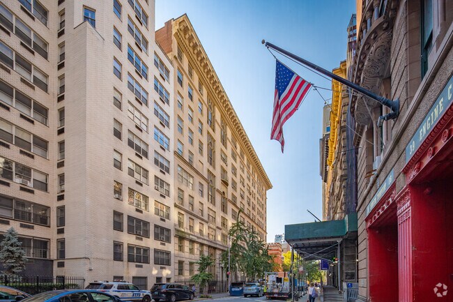Building Photo - 130 E 67th St