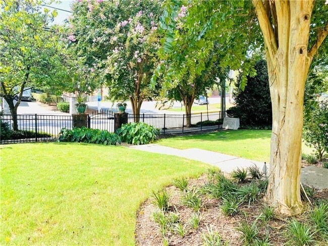 Building Photo - 48 Peachtree Ave NE