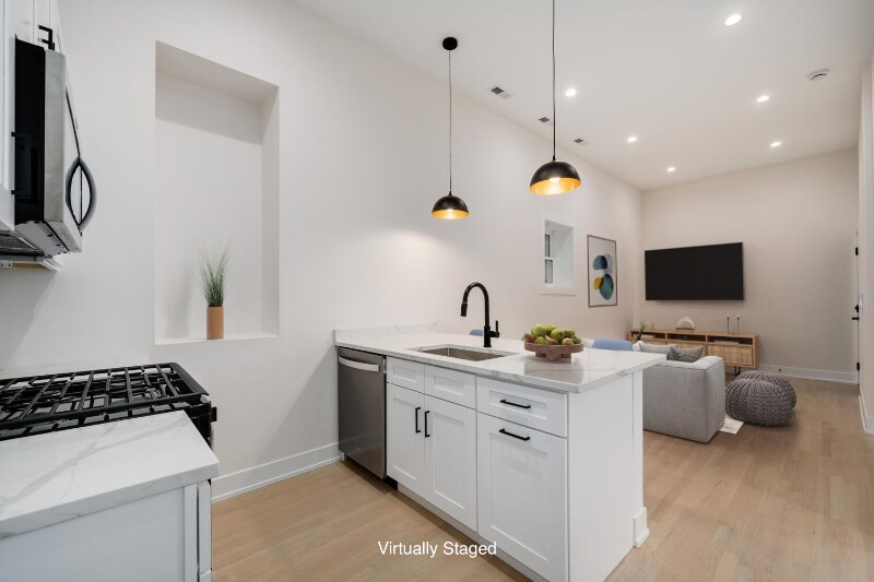 Foto principal - 2455 W Armitage Ave