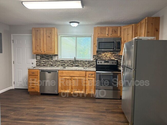 Building Photo - 2605 E Linwood St