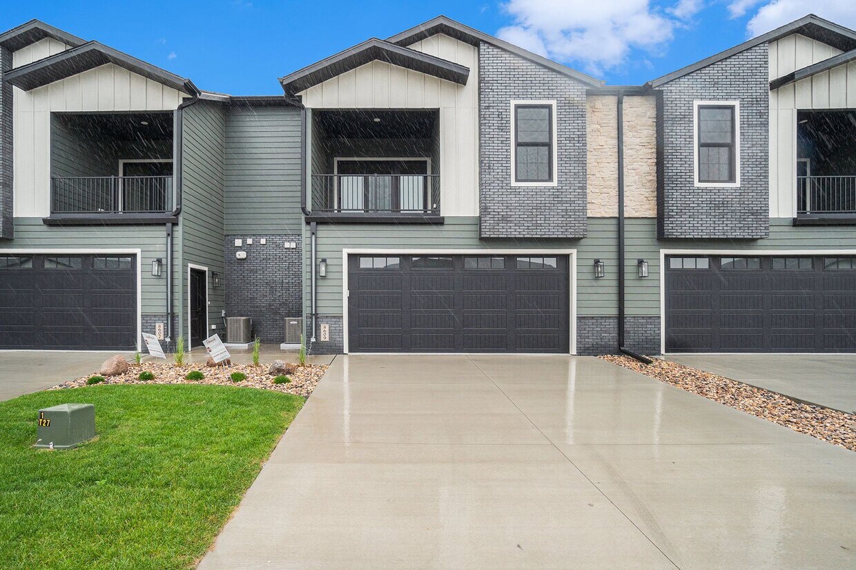 Primary Photo - Brand New 3 Bedroom Townhome in Northweste...