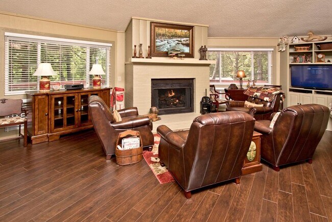 Photo - 50 Broadmoor Ln House