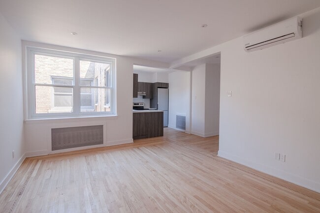Building Photo - 2105 Rue Chomedey