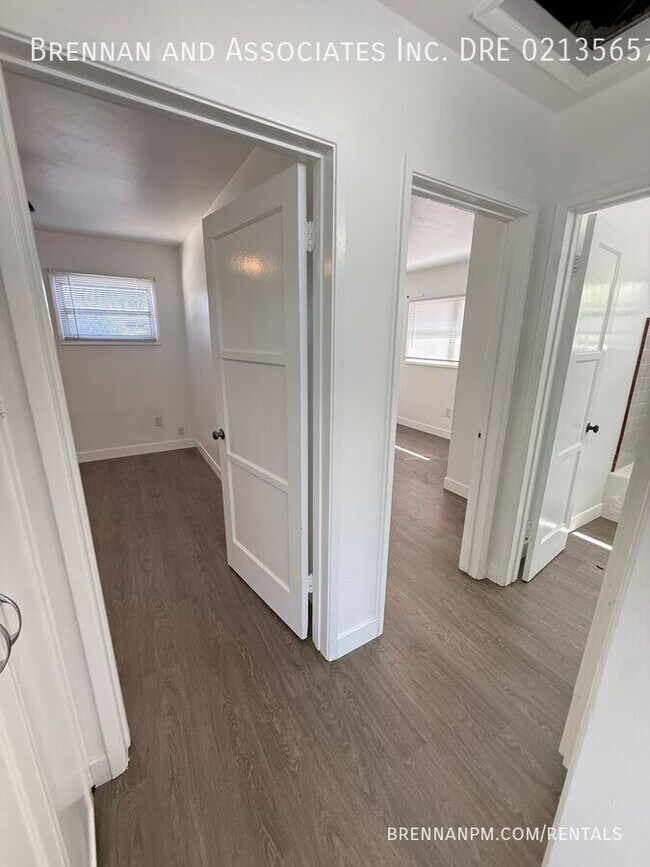 Building Photo - 456 Davidson-#B