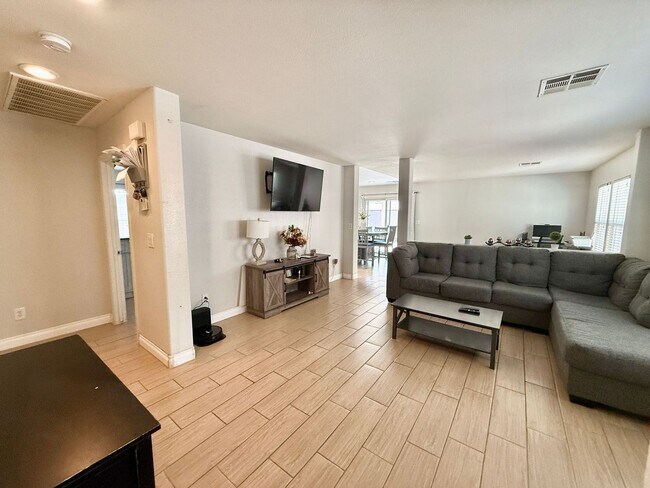 Foto del edificio - 3 bedroom single story home