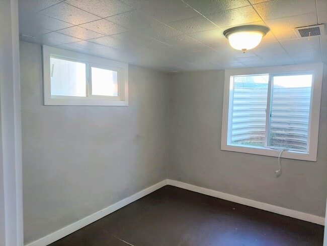 Building Photo - 410 S 100 E