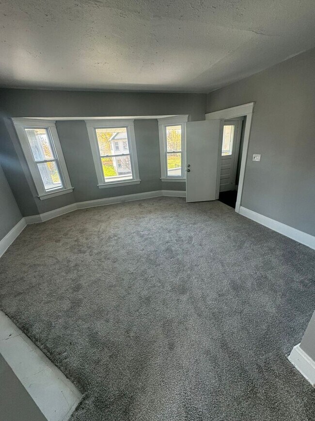 Building Photo - Move in ready!