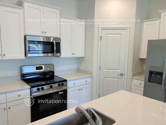 Building Photo - 21519 Quesada Ave