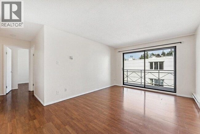 Building Photo - 777 W 7th Ave