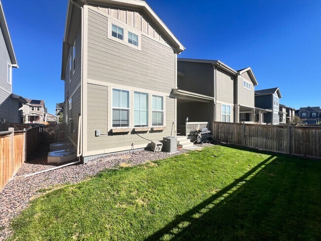 Foto del edificio - Spacious 3-Bedroom, 2.5-Bath Paired Home