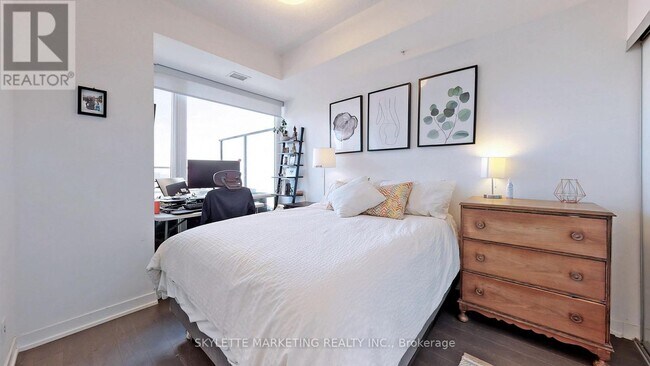 Photo du bâtiment - 120 Bayview Ave