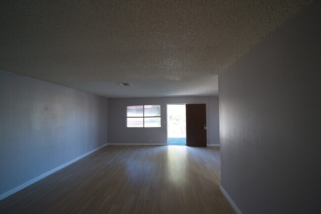 Building Photo - 5282 S Maryland Pkwy