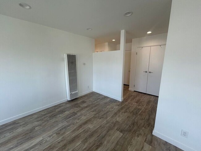 Foto del edificio - 10237 Tujunga Canyon Blvd
