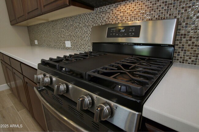 Building Photo - 16931 W Holly St