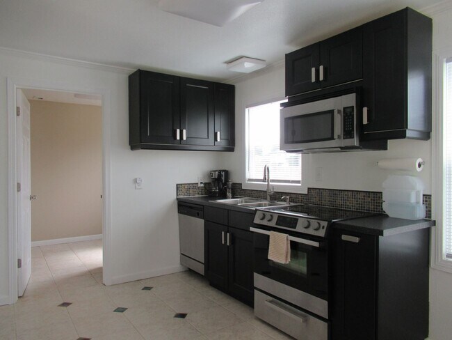 Foto del edificio - Light and bright 3 bedroom, 2 bath rambler...