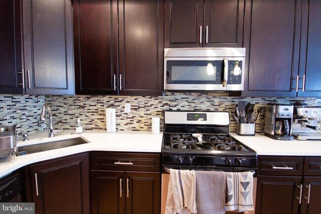 Foto del edificio - 738 N 19th St