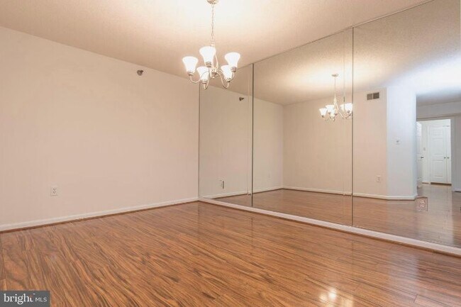 Building Photo - 14809 Pennfield Cir