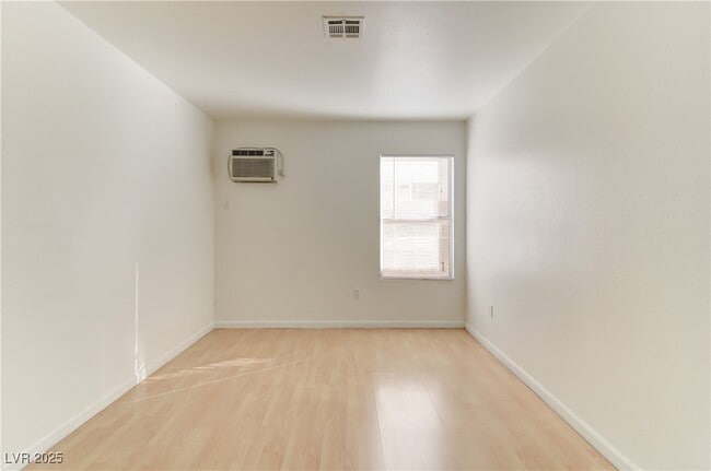 Building Photo - 2616 Island Brook Dr