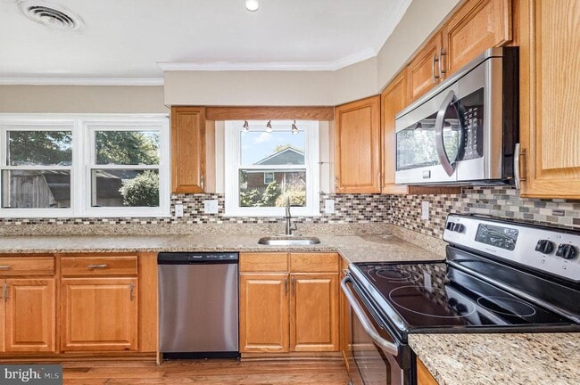 Building Photo - 3430 Little Hunting Creek Dr