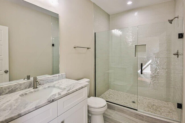 Foto del edificio - 2029 Felix Ave