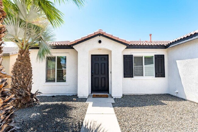 Foto del edificio - Coachella 4 Bedrooms Stunner