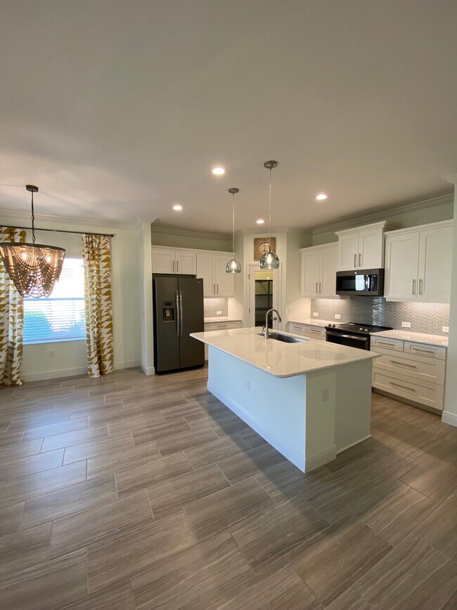Building Photo - 16966 Rosedown Glen