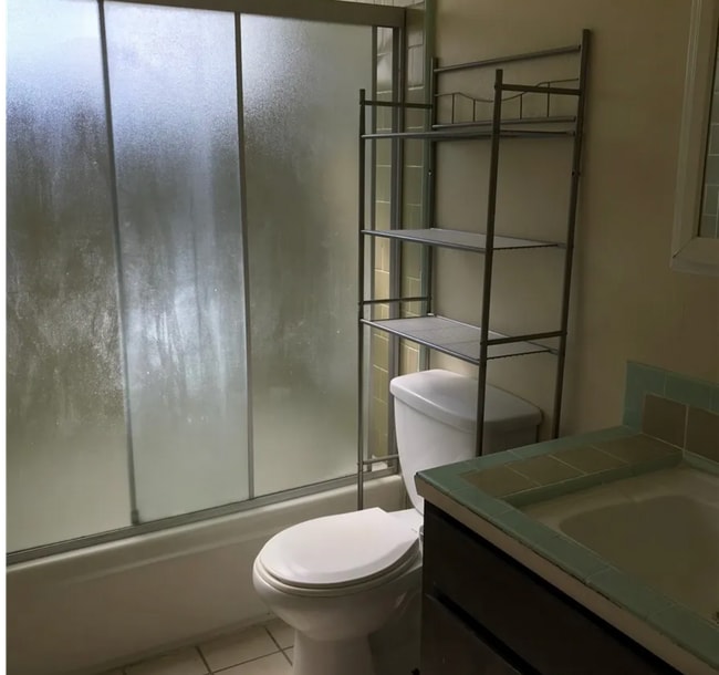 Baño - 55 Royale Ave