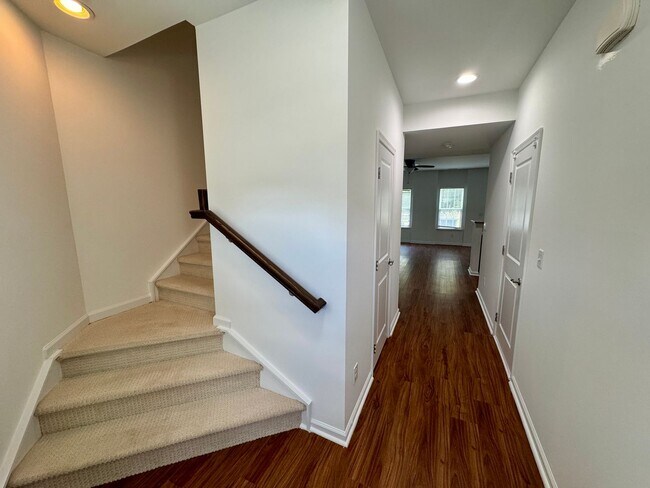 Foto del edificio - 3BR/2.5BA Townhouse in Steele Creek's Ston...