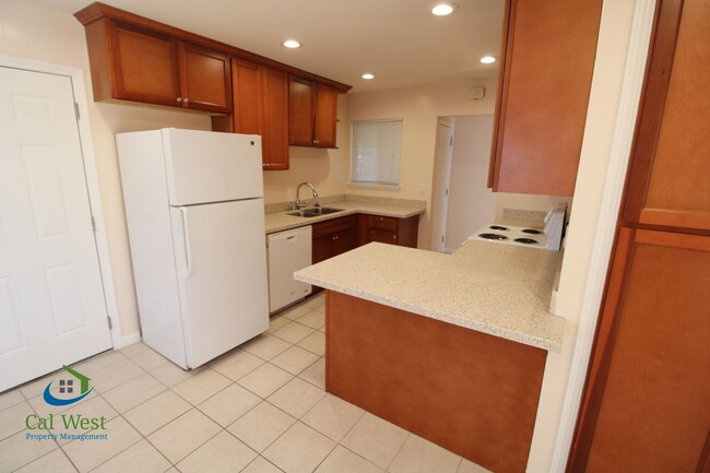 Foto del edificio - $4395 - Beautiful Sunnyvale 3 Bedroom Home...