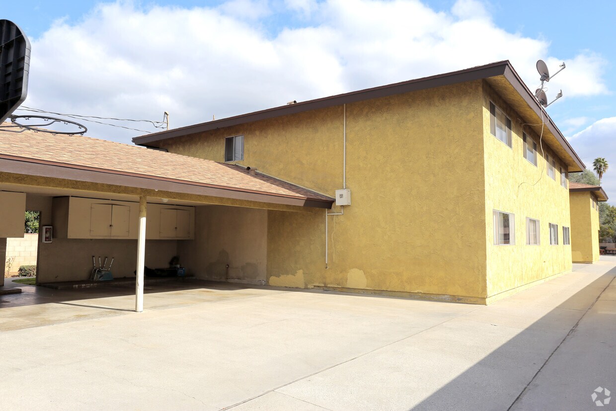 Building Photo - 1320 S Del Mar Ave