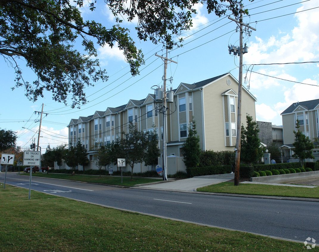 Primary Photo - 200 W Esplanade Ave