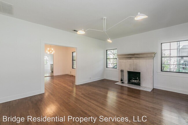 Building Photo - 3 br, 2 bath House - 2308 Tremont Avenue