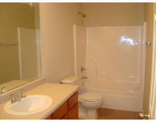 Building Photo - 811 Meadowlands Dr