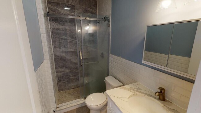 Foto del edificio - 6817 Myrtle Ave