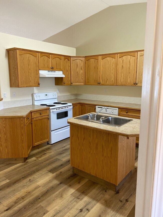 Photo du bâtiment - 3 Bed 1.5 Bath Unit in Red Deer, AB