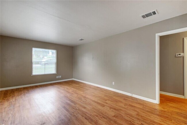 Building Photo - 507 Bellevue Plz