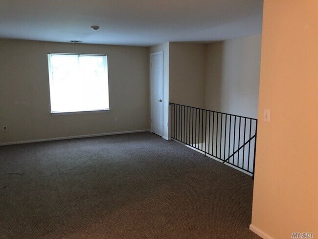 Foto del edificio - 385 Birchwood Rd