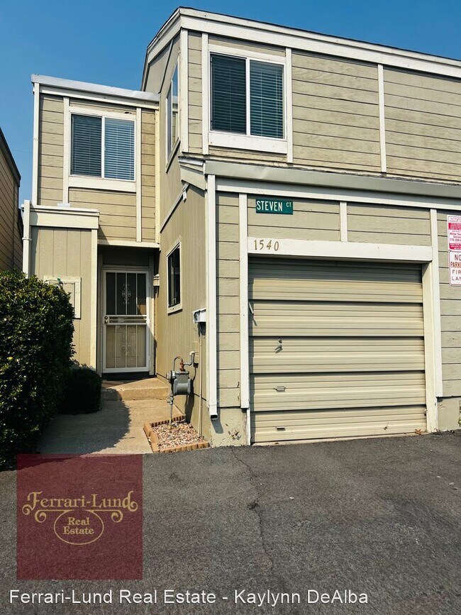 Building Photo - 2 br, 1.5 bath House - One Time 1540 Steve...