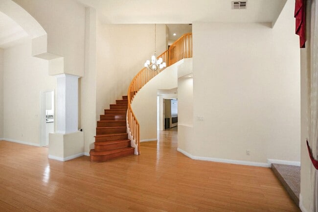 Building Photo - 2120 Waterbury Ln