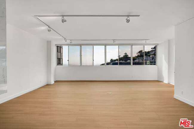 Building Photo - 17352 Sunset Blvd