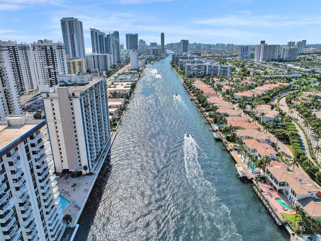 Foto del edificio - 1600 S Ocean Dr