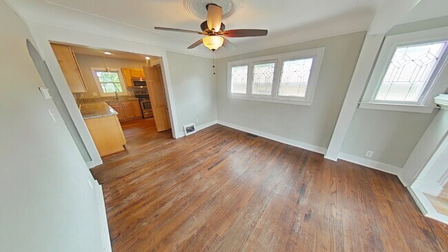 Foto del edificio - "3-Bed Home with Hardwood Floors and 2.5 B...