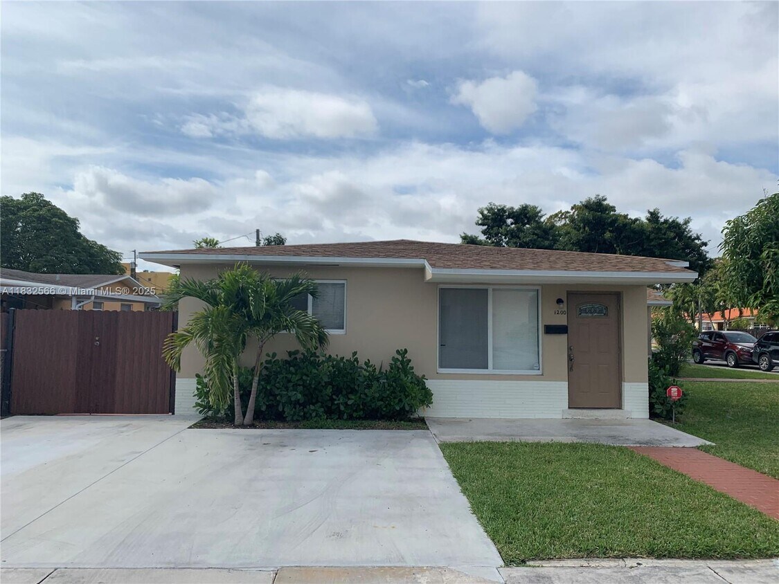 Foto principal - 1200 SW 31st Ave