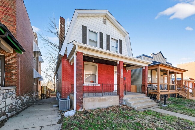 Building Photo - SECTION 8 WELCOME – 3BR Home with Covered Front Porch | $1,700