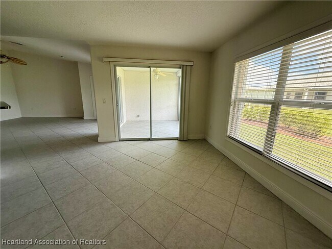 Foto del edificio - 3208 Pointe Ave