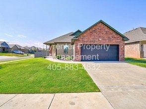 Building Photo - 8000 NW 160th Terrace