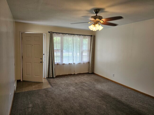 Foto del edificio - 2415 S Poplar Dr